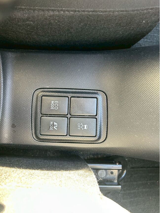 EVモード搭載！静かでスムーズな発進が可能。【アクア】